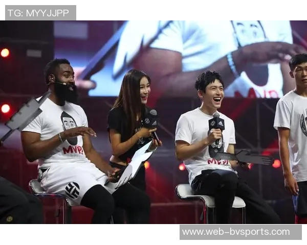 女主持与皮尔斯默契合作皮尔斯直言不愿与他人共做播客 女主持与皮尔斯默契合作皮尔斯直言不愿与他人共做播客