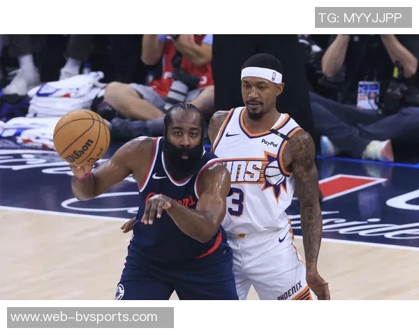 快船训练营第二天精彩瞬间哈登博格丹欢笑小卡保罗同框引关注