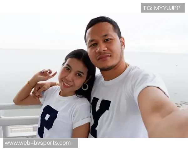 克莱分享甜蜜瞬间女友意外现身让生活更加美好与珍贵 克莱分享甜蜜瞬间女友意外现身让生活更加美好与珍贵