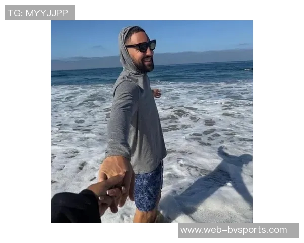 克莱分享甜蜜瞬间女友意外现身让生活更加美好与珍贵 克莱分享甜蜜瞬间女友意外现身让生活更加美好与珍贵