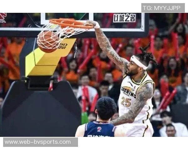 德里克怀特强调篮板球重要性呼吁全队全力以赴冲抢每一个篮板 德里克怀特强调篮板球重要性呼吁全队全力以赴冲抢每一个篮板