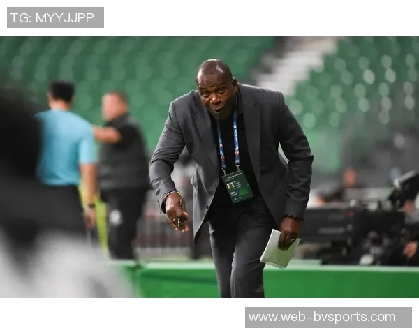 克里斯蒂全力参与训练营提升球队默契为新赛季做好充分准备 克里斯蒂全力参与训练营提升球队默契为新赛季做好充分准备