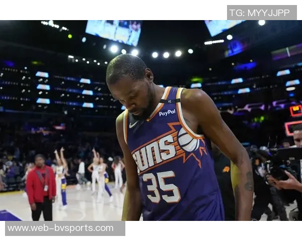 谢泼德和小贾巴里投篮命中率低迷杜兰特表现出色对比明显 谢泼德和小贾巴里投篮命中率低迷杜兰特表现出色对比明显