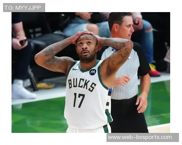 文班低位强攻遭布克防守犯规本场第4次犯规引发争议