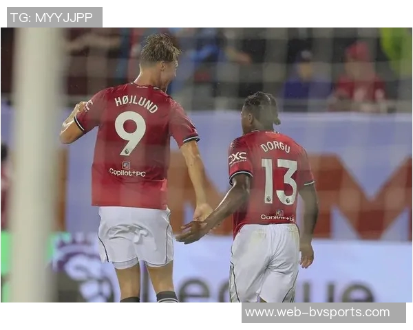 好友透露霍伊伦加盟曼联时年轻无怨恨一家人始终支持红魔