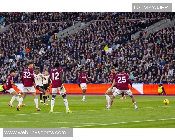 维尔茨精准助攻被加克波失误破坏赛场瞬间引发热议 维尔茨精准助攻被加克波失误破坏赛场瞬间引发热议